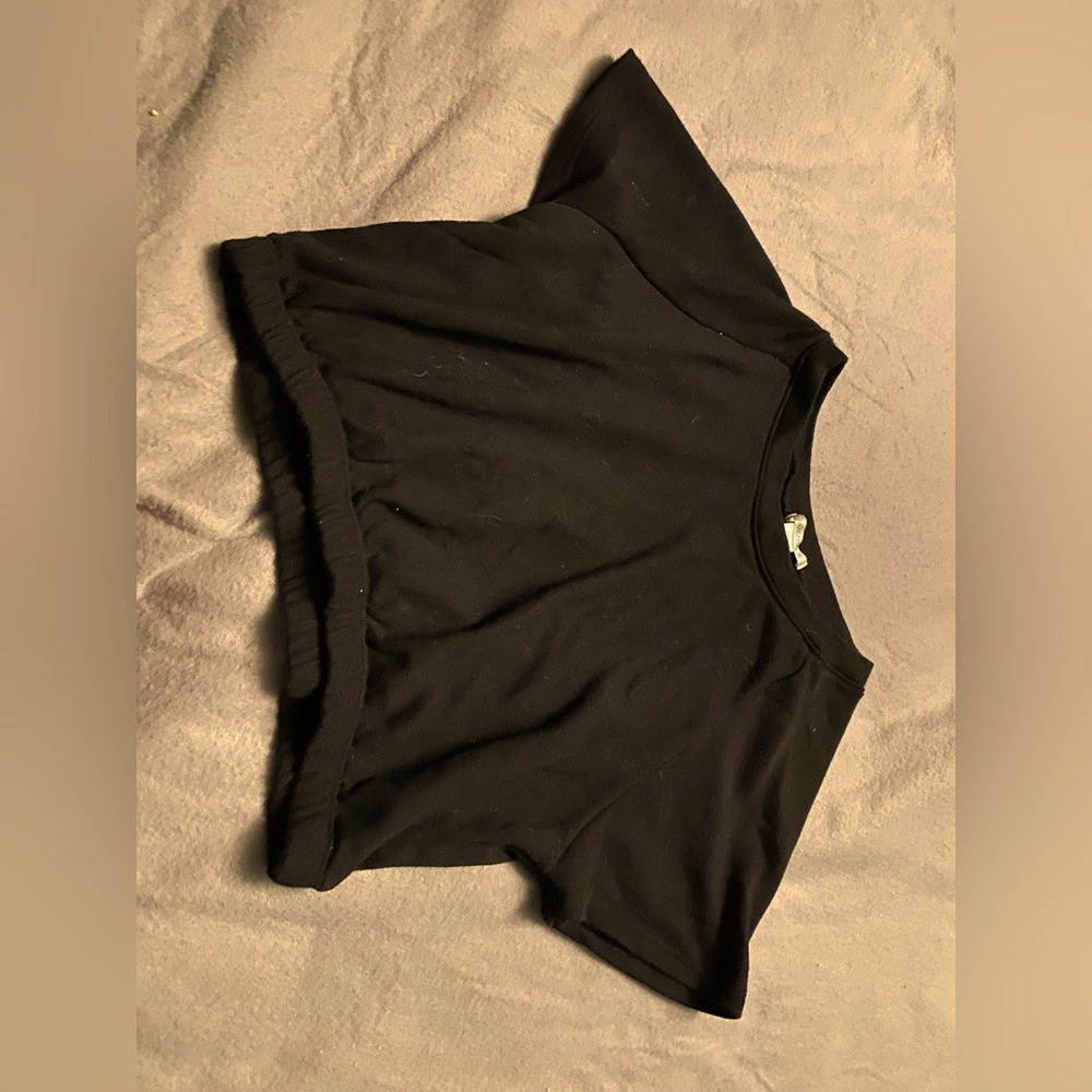 BLACK CROP TOP